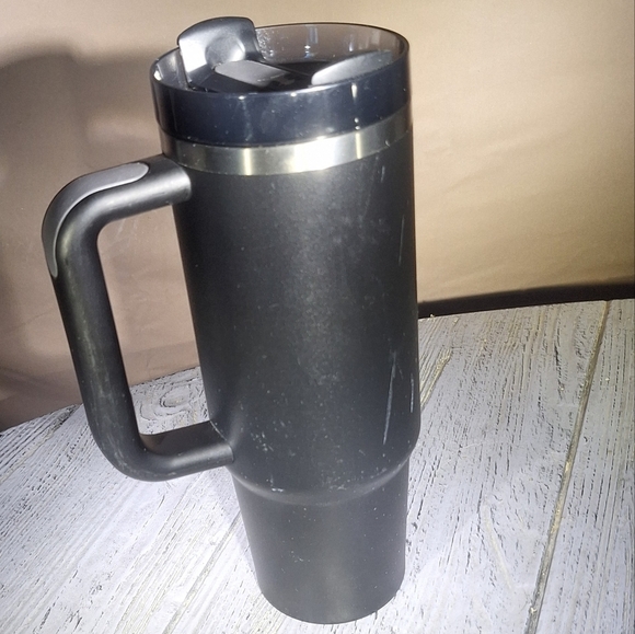 Stanley Black Travel Mug with Handle Quencher H2.0 FlowState Tumbler 30oz. - Picture 7 of 12